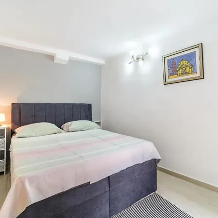 Apartment Centar Manu - Two Bedroom