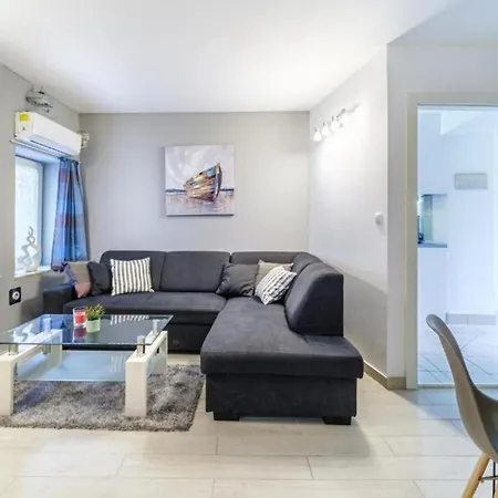 Centar Manu - Two Bedroom Apartment Split