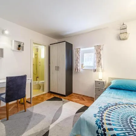 Centar Manu - Two Bedroom Apartment Split