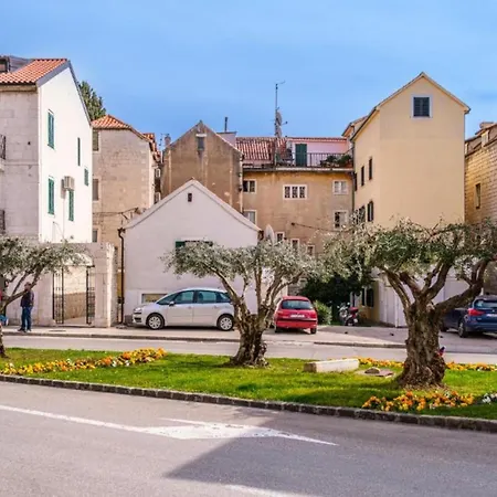 Centar Manu - Two Bedroom Apartment Split